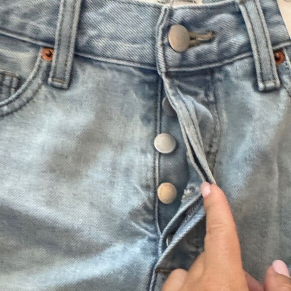 Distressed Denim Shorts Universal Thread 90s mid Rise size 4 - Picture 2 of 4